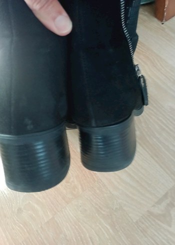 Bambi Siyah Süet Tokalı Stiletto Topuklu Kadın Bot