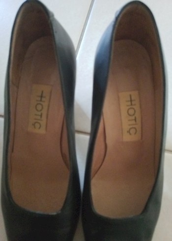 Hotiç Siyah Deri Tokalı Kadın Stiletto