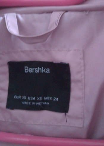 Bershka Pembe Kısa Fermuarlı Kadın Mont Bershka marka şişme mont
