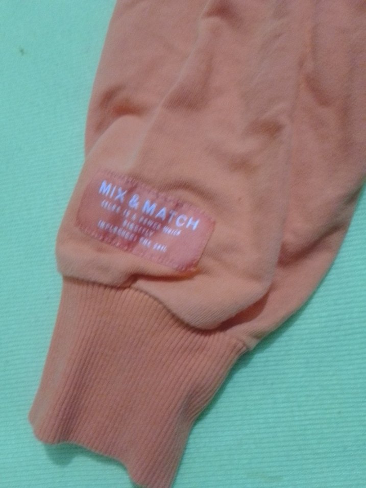 Turuncu Kapüşonlu ve Atletli - Görsel 5