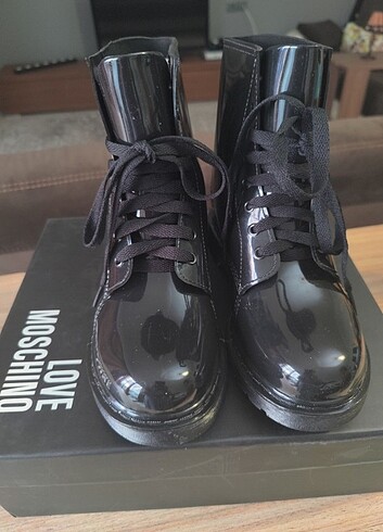 Love Moschino marka bayan çizme 
