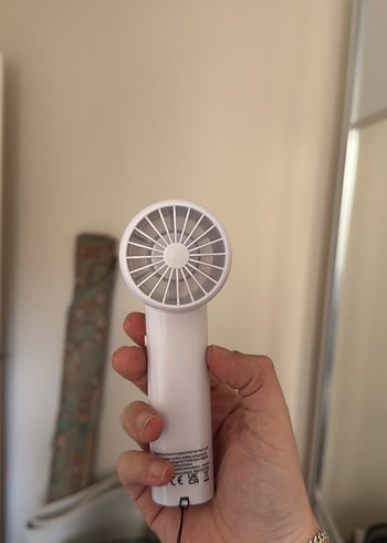 Dijital ekranlı beyaz taşınabilir el vantilatörü - Görsel 3