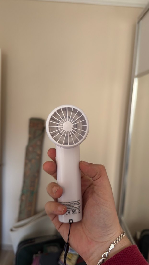 Dijital ekranlı beyaz taşınabilir el vantilatörü - Görsel 3