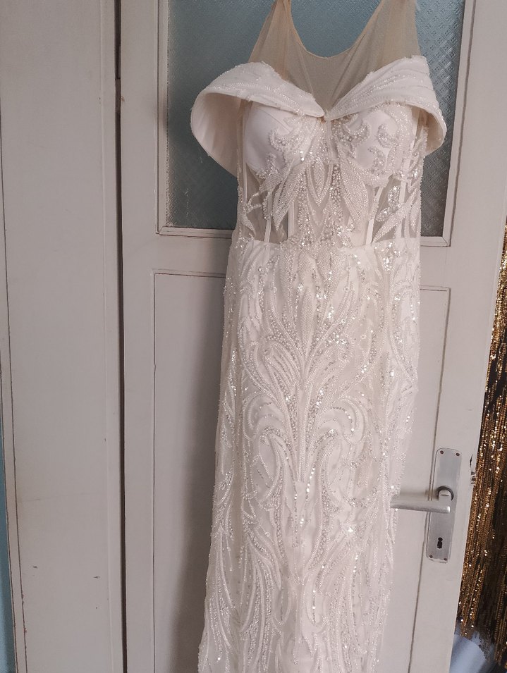 Beyaz Straplez Nakışlı Uzun Abiye Elbise - Görsel 4