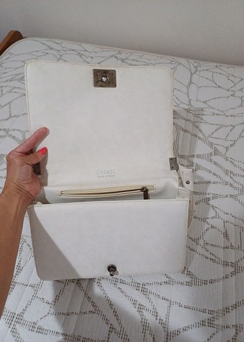 Zincir Detaylı Beyaz Deri Kadın Çanta - Görsel 8