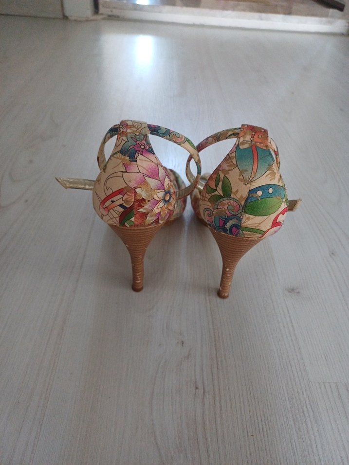 Çiçek Desenli Bohem Kadın Dolgu Topuklu Ayakkabı - Görsel 3