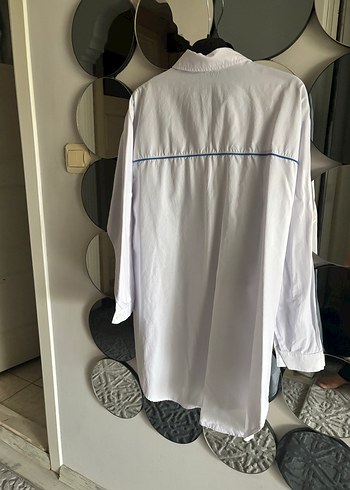 Uzun Kollu Baskılı Beyaz Gömlek - Görsel 4