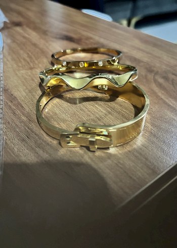 Zincir Detaylı Parlak Altın Bileklik - Görsel 2