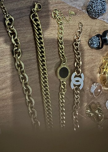 Zincir Detaylı Parlak Altın Bileklik - Görsel 7