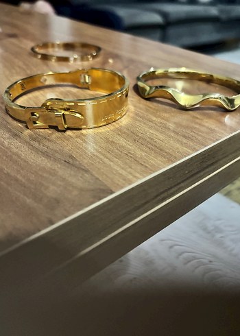 Zincir Detaylı Parlak Altın Bileklik - Görsel 3