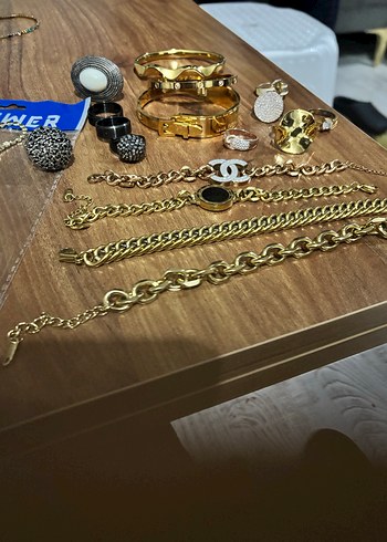 Zincir Detaylı Parlak Altın Bileklik - Görsel 4