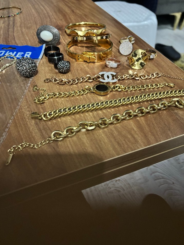 Zincir Detaylı Parlak Altın Bileklik - Görsel 4