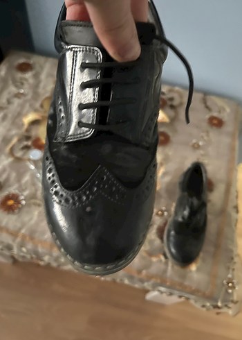 Parlak Siyah Deri Bağcıklı Erkek Çocuk Ayakkabısı - Görsel 2