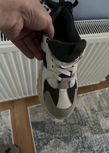 Beyaz Gri Yılan Desenli Bağcıklı Kadın Spor Ayakkabı - Görsel 4