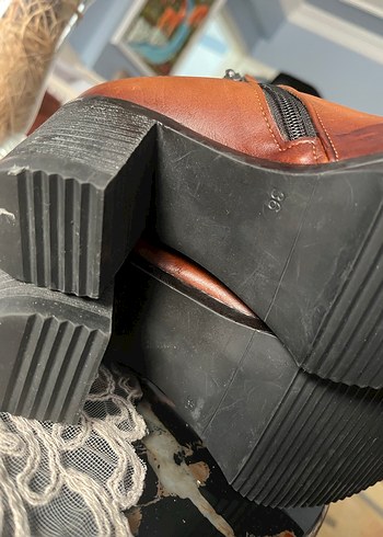 Kahverengi Deri Fermuarlı Topuklu Bot - Görsel 3