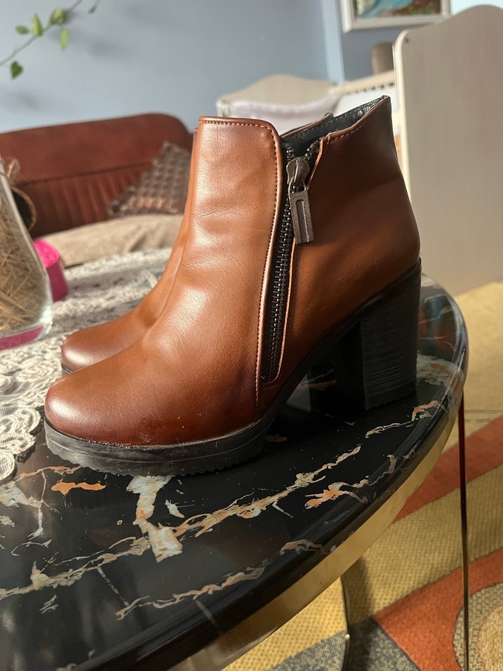 Kahverengi Deri Fermuarlı Topuklu Bot - Görsel 5