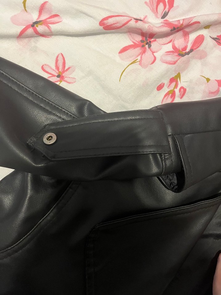 Kemer Detaylı Siyah Deri Biker Ceket - Görsel 4