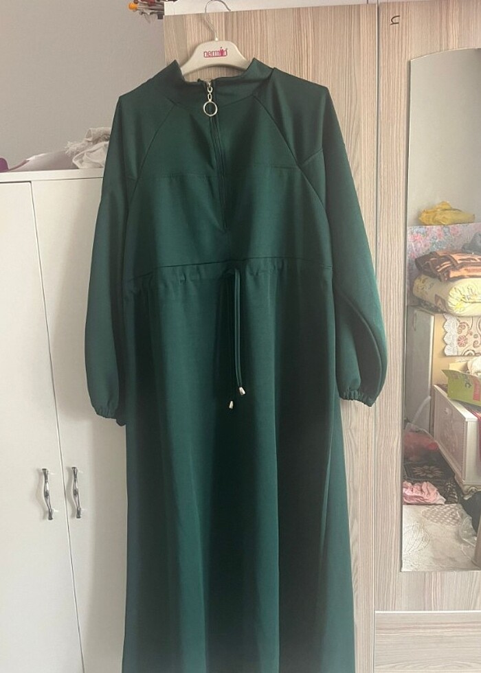 Zümrüt yeşili sportif elbise - Görsel 4