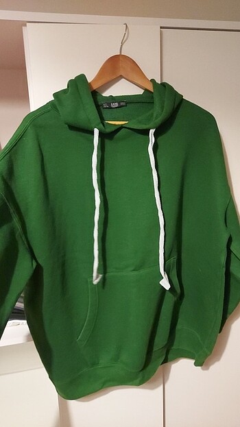 Zara Zara. Oversize, bohem sweatshirt. Nefti yesil. Boynundan gelen a
