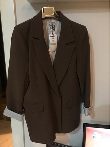 Etiketli Blazer ceker