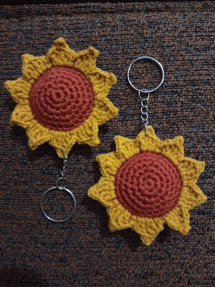 Sarı Örgü Ayçiçeği Anahtarlık - Görsel 3