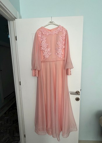 Pembe Nakışlı Uzun Kollu Abiye Elbise