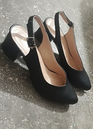 Kalın topuklu sandalet