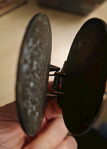 1947 yıllarından antika bronz mektup tutucu - Görsel 3