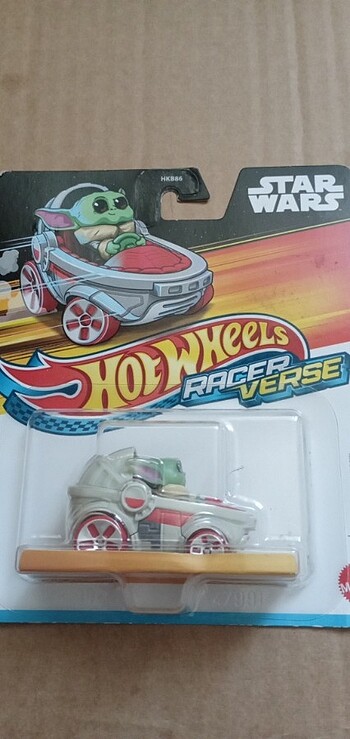 Hot wheels racer verse yoda 