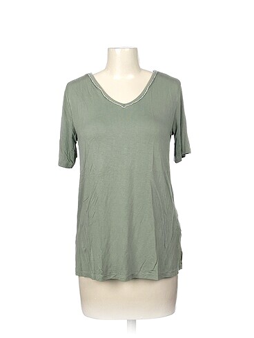 LC Waikiki T-shirt %70 İndirimli.