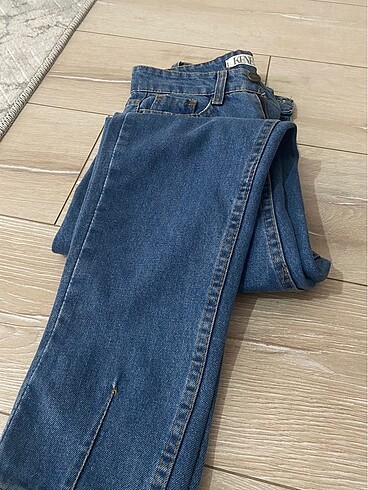 Hiç kullanılmamış kot pantolon