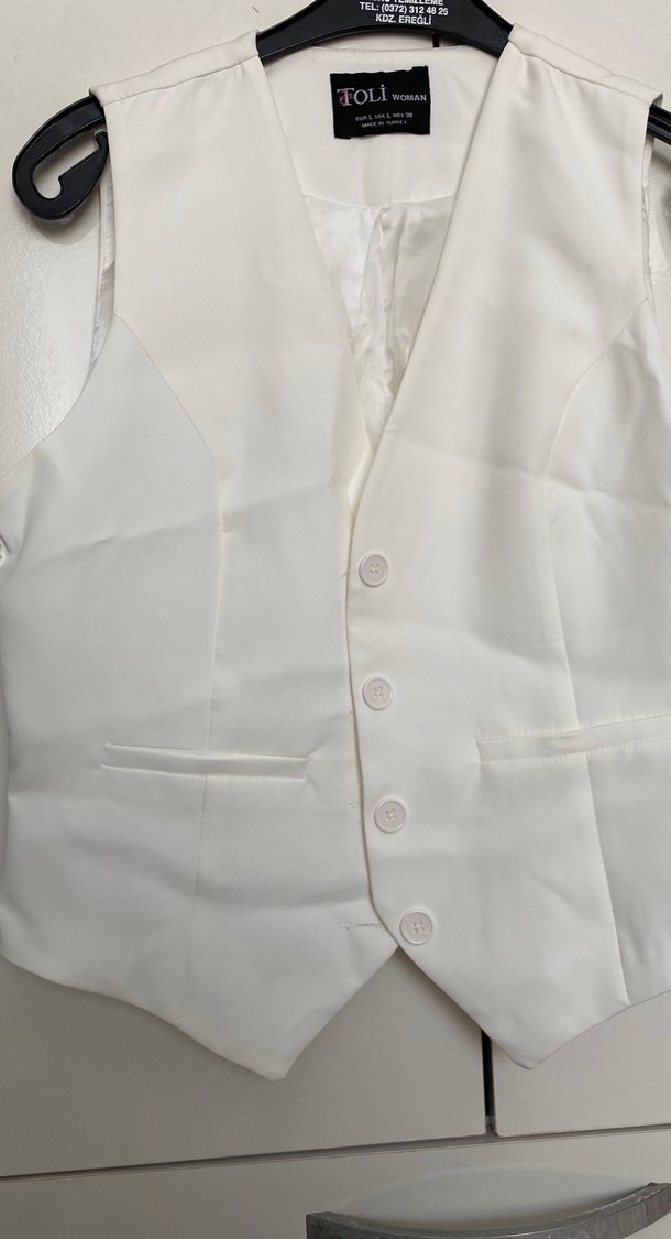 Düğmeli Beyaz Kolsuz Kadın Yelek - Görsel 2