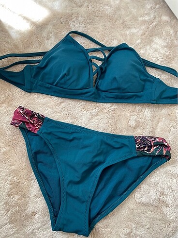LC Waikiki Bikini takımı