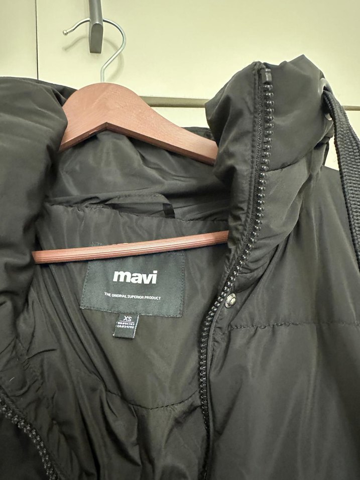 Siyah Kapüşonlu Kadın Kışlık Mont - Görsel 2