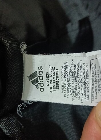 Beden siyah Renk Adidas sırt çantası orjinal