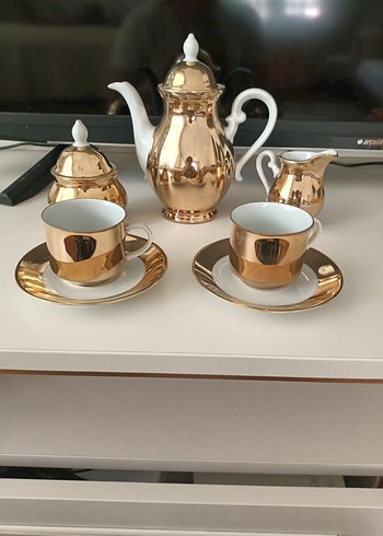 Parlak Altın Renkli Modern Klasik Çay Seti - Görsel 4