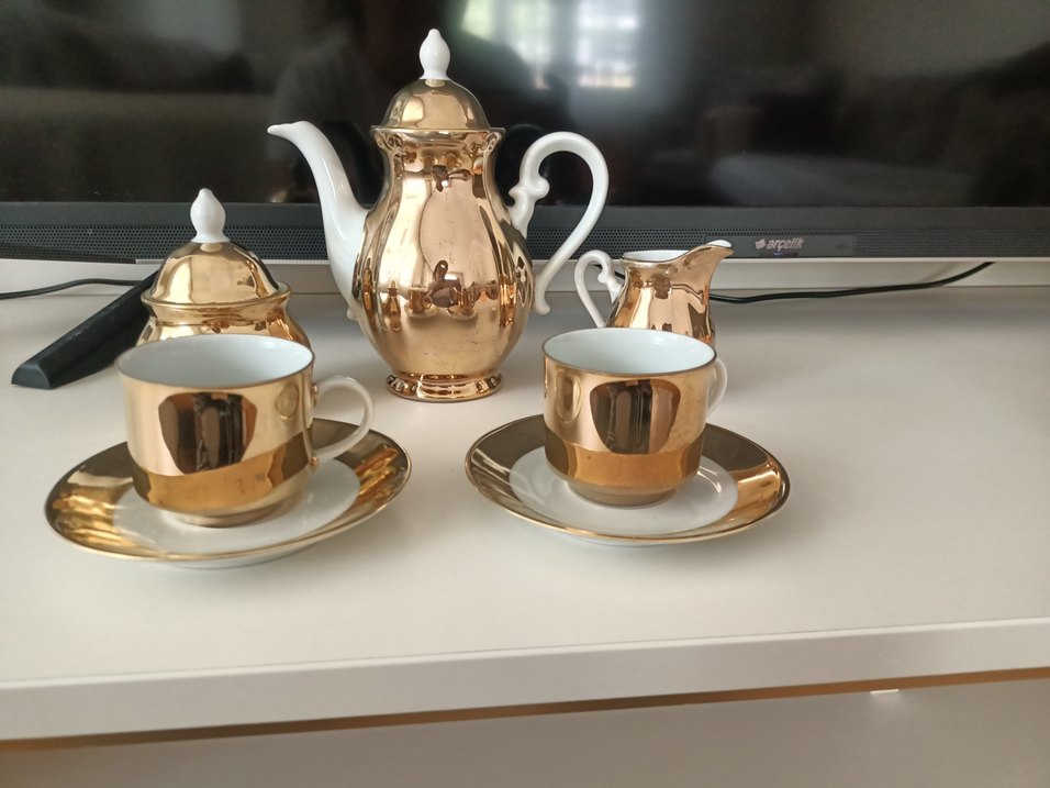 Parlak Altın Renkli Modern Klasik Çay Seti - Görsel 3