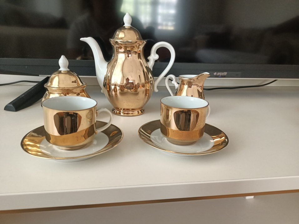 Parlak Altın Renkli Modern Klasik Çay Seti - Görsel 2