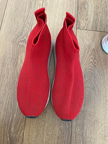 Kırmızı çorap bot