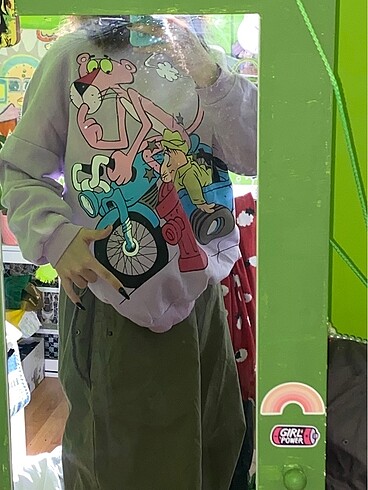Sweatshirt