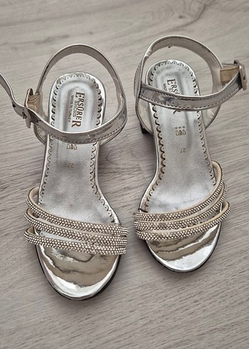 Kız Çocuk Altın Renkli Yılan Desenli Topuklu Ayakkabı - Görsel 2