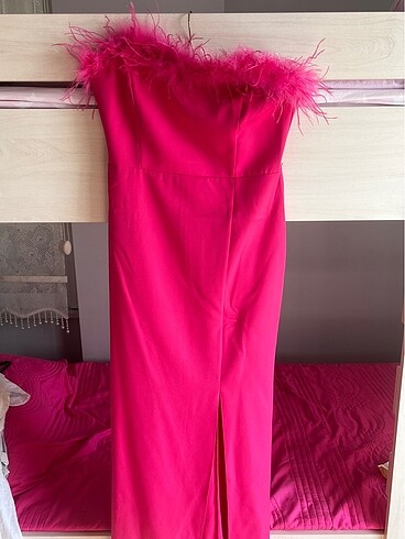Pembe elbise