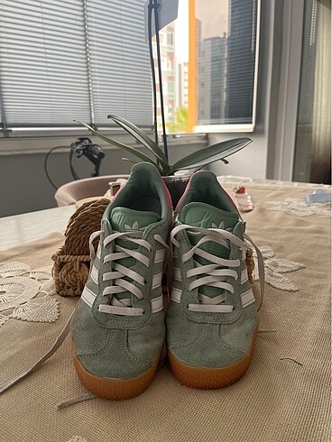 34 Beden Adidas spor ayakkabı