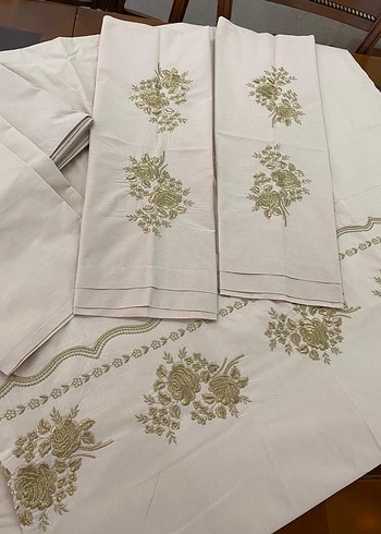 İşlemeli Beyaz Yatak Örtüsü - Görsel 3