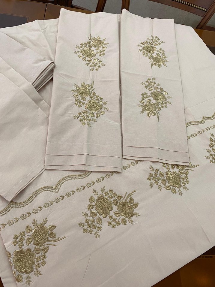 İşlemeli Beyaz Yatak Örtüsü - Görsel 3