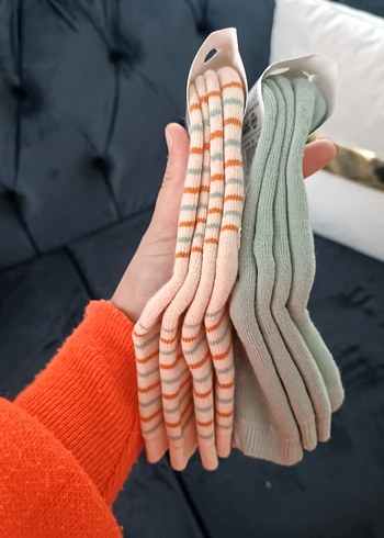 Kız Çocukları İçin Bej ve Yeşil Çorap - Görsel 2