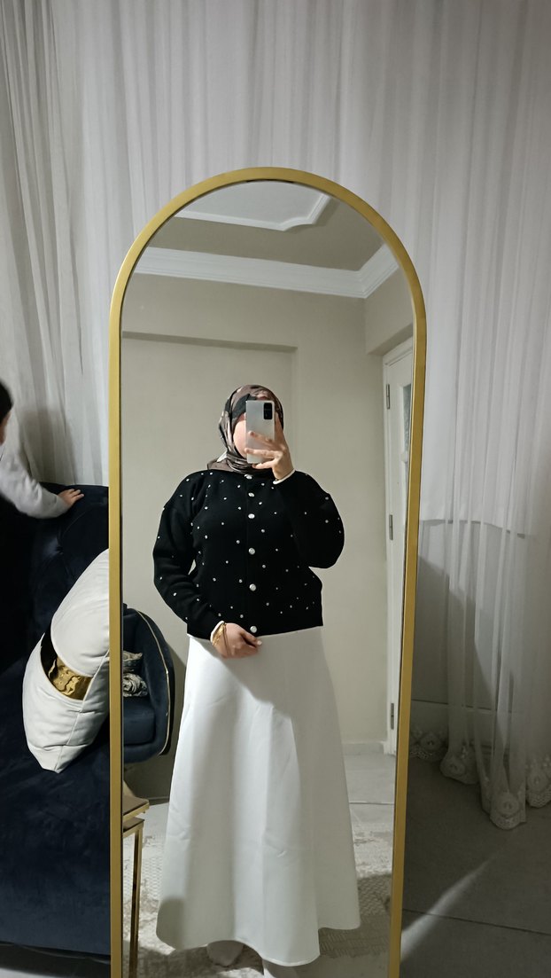 Düğmeli Siyah Mini Puantiyeli Hırka - Görsel 3