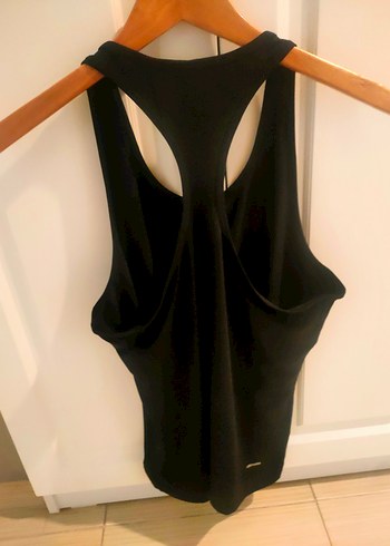 Siyah Yüksek Yakalı Kadın Atlet - Görsel 5