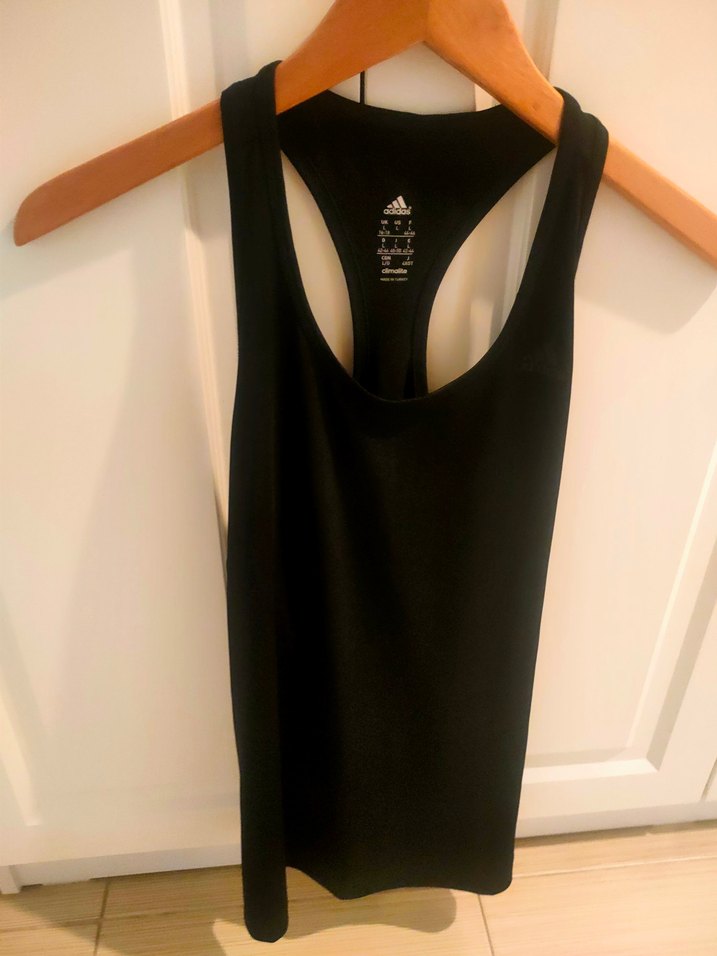 Siyah Yüksek Yakalı Kadın Atlet - Görsel 4