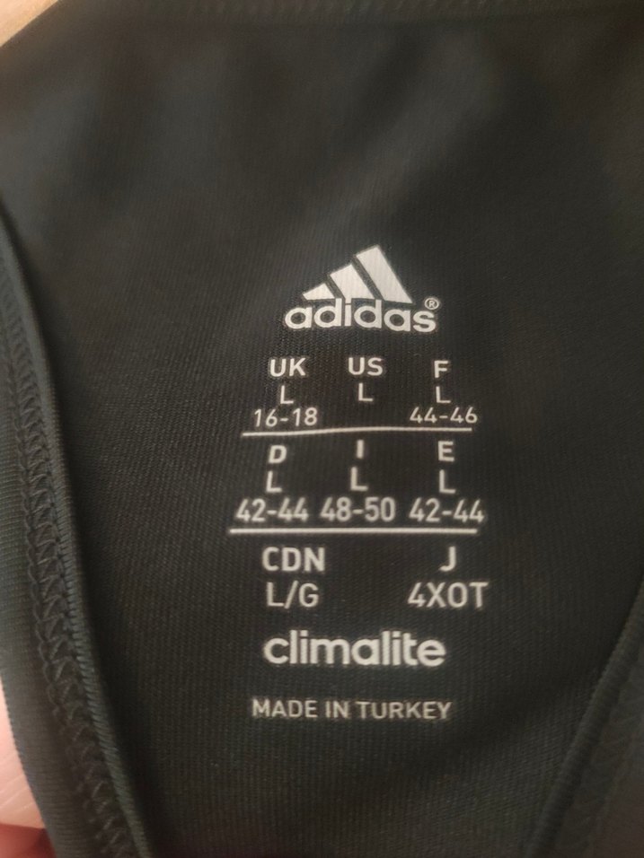 Siyah Yüksek Yakalı Kadın Atlet - Görsel 3